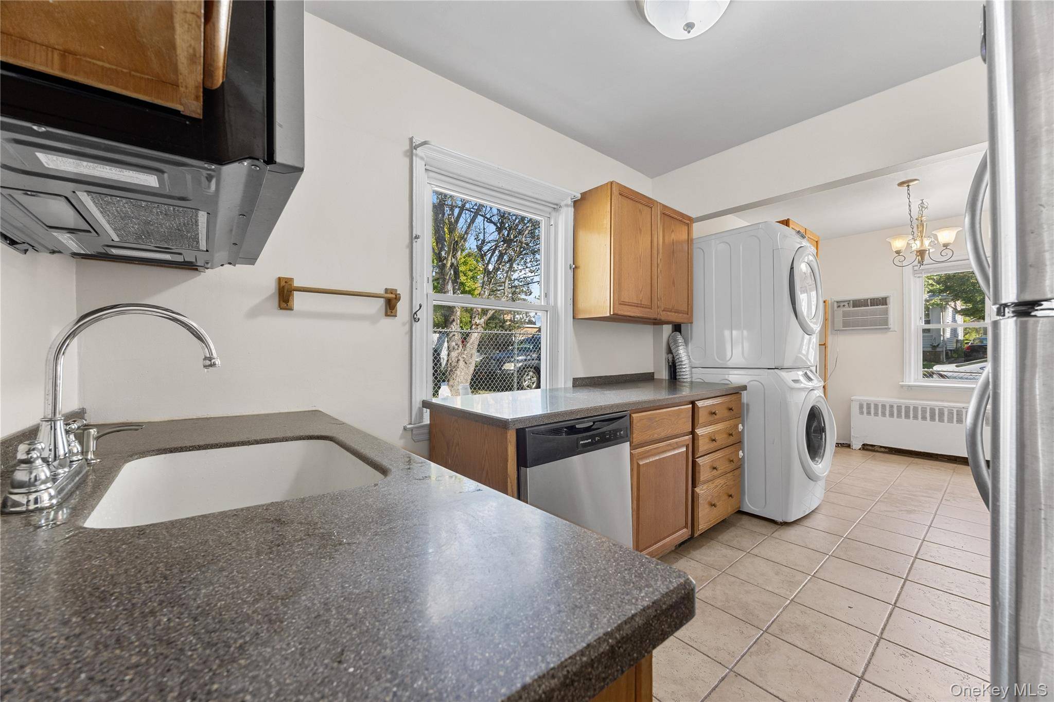 38-30 215th PL, Bayside, NY 11361