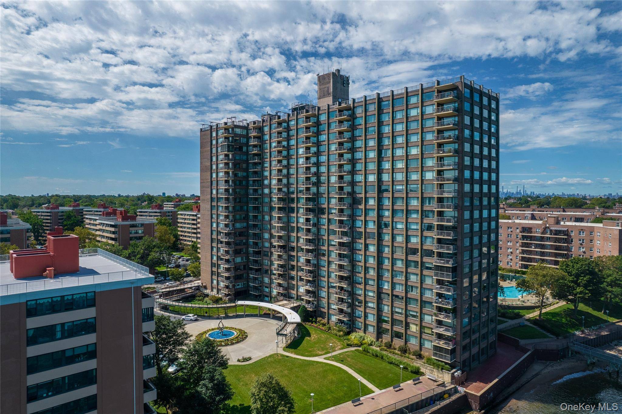 166-25 Powells Cove BLVD #9E, Beechhurst, NY 11357