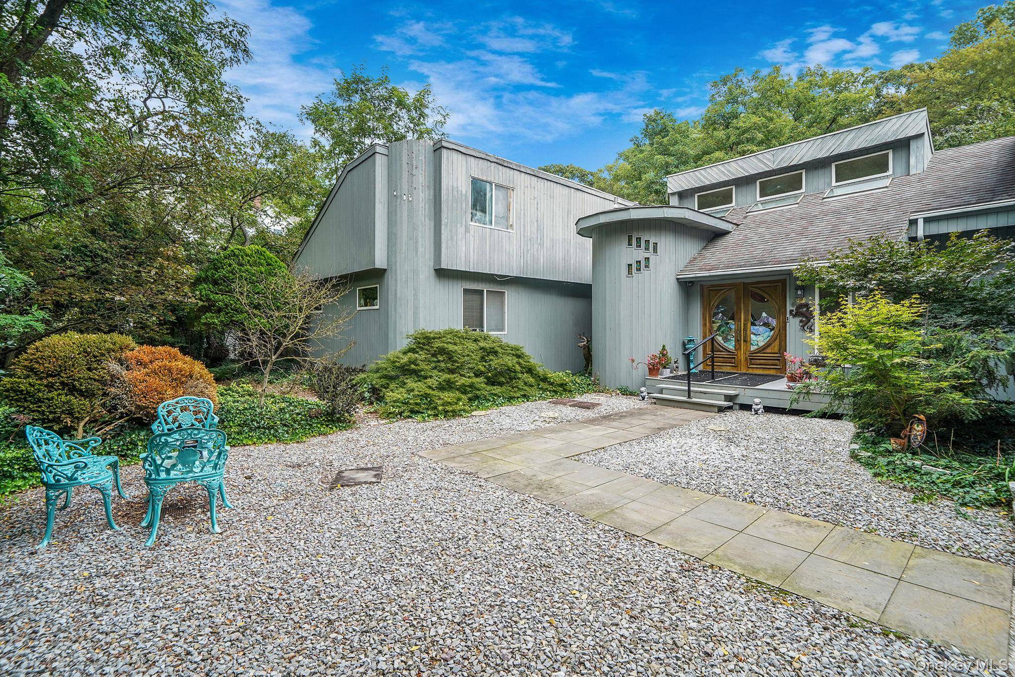 271 Bread And Cheese Hollow RD, Northport, NY 11768