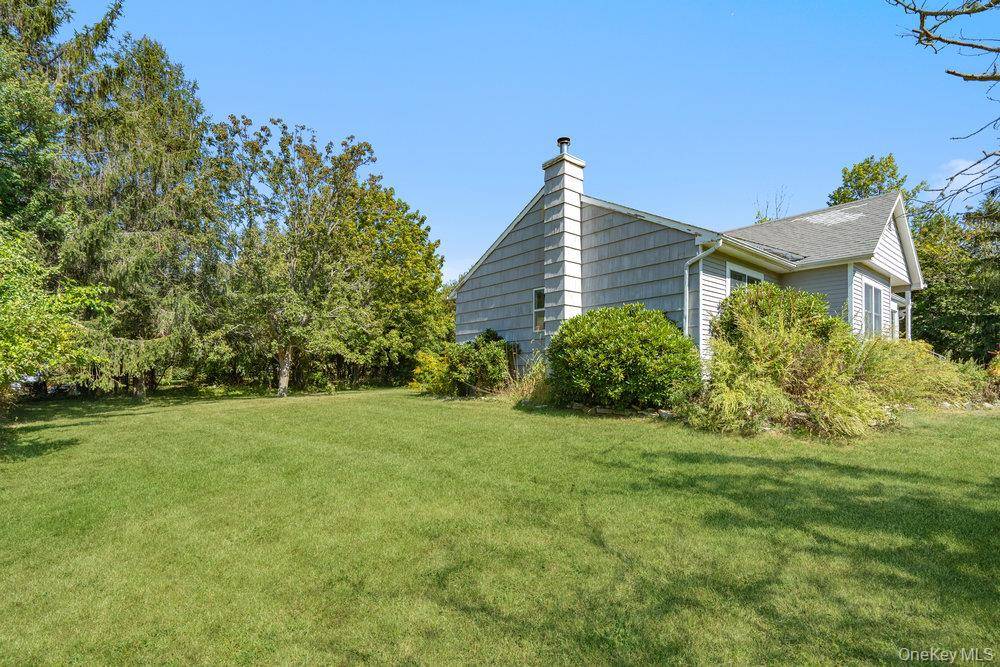 152 Baywood DR, Baiting Hollow, NY 11933