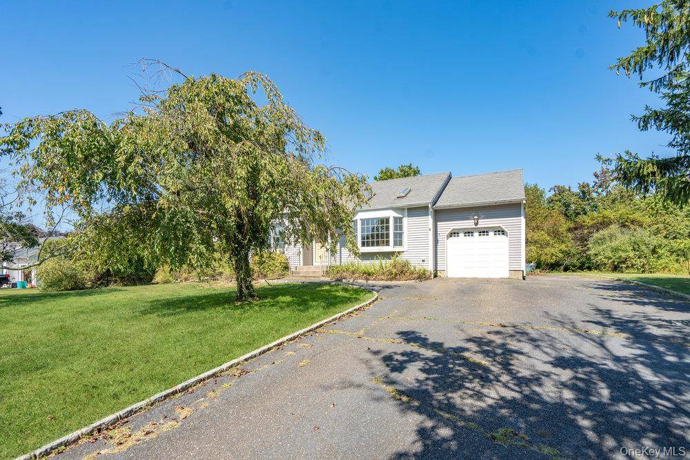 152 Baywood DR, Baiting Hollow, NY 11933