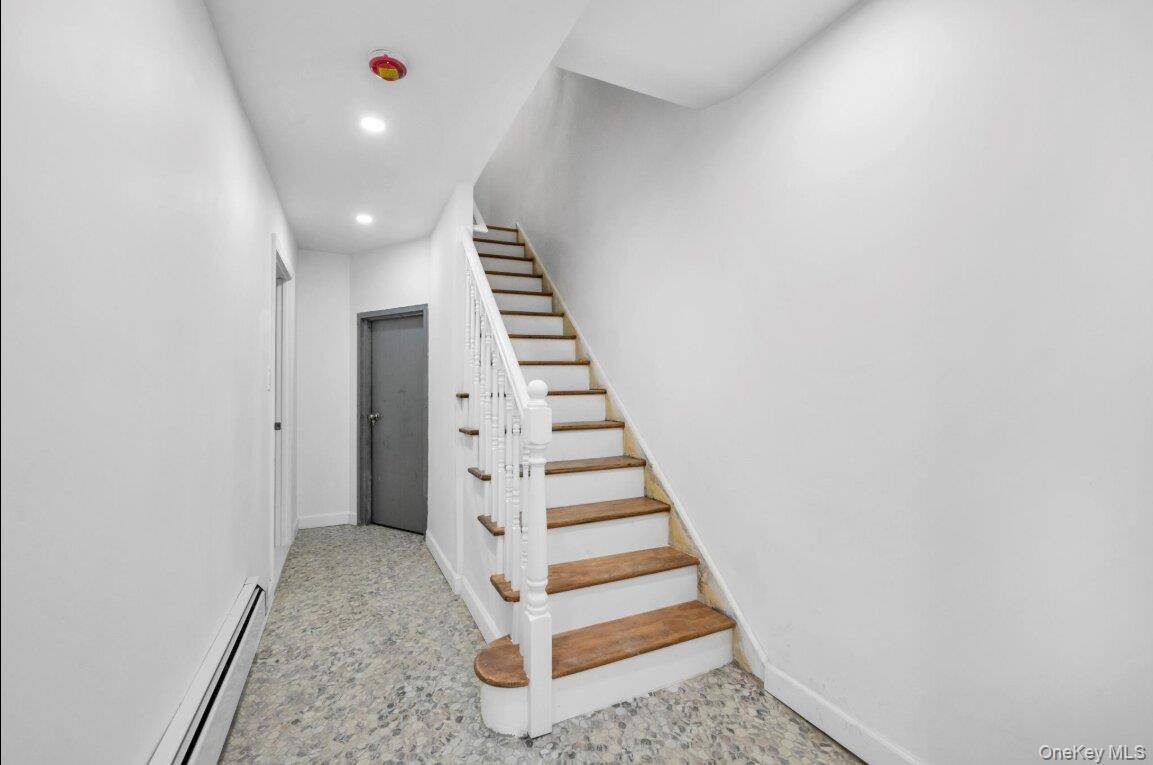 2445 Lurting AVE, Bronx, NY 10469