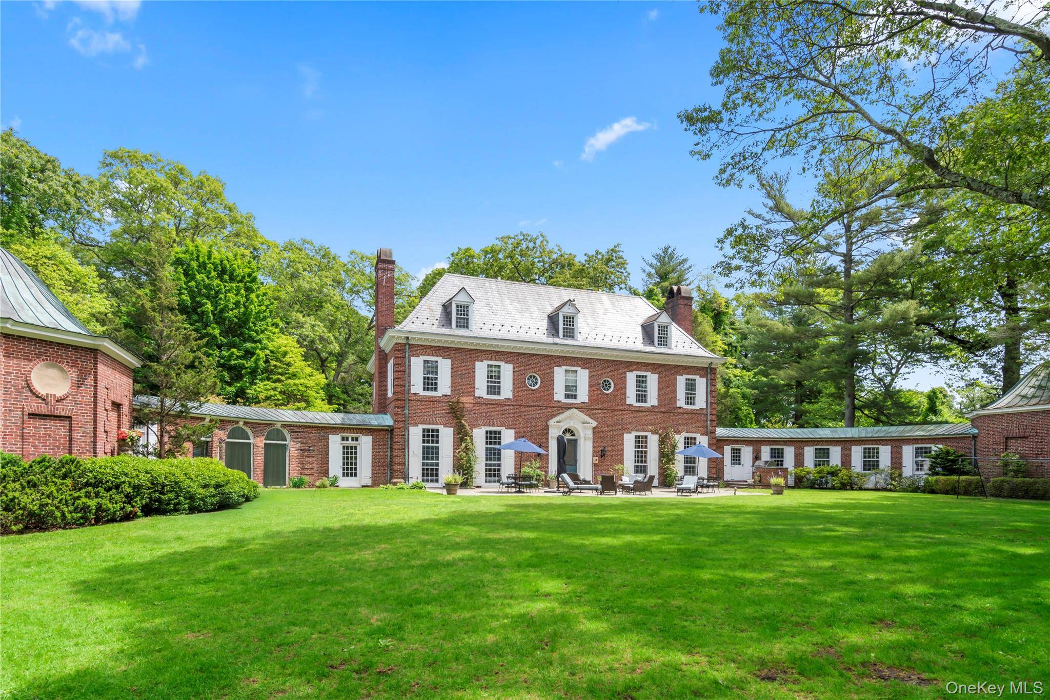 88 Wheatley RD, Old Westbury, NY 11568