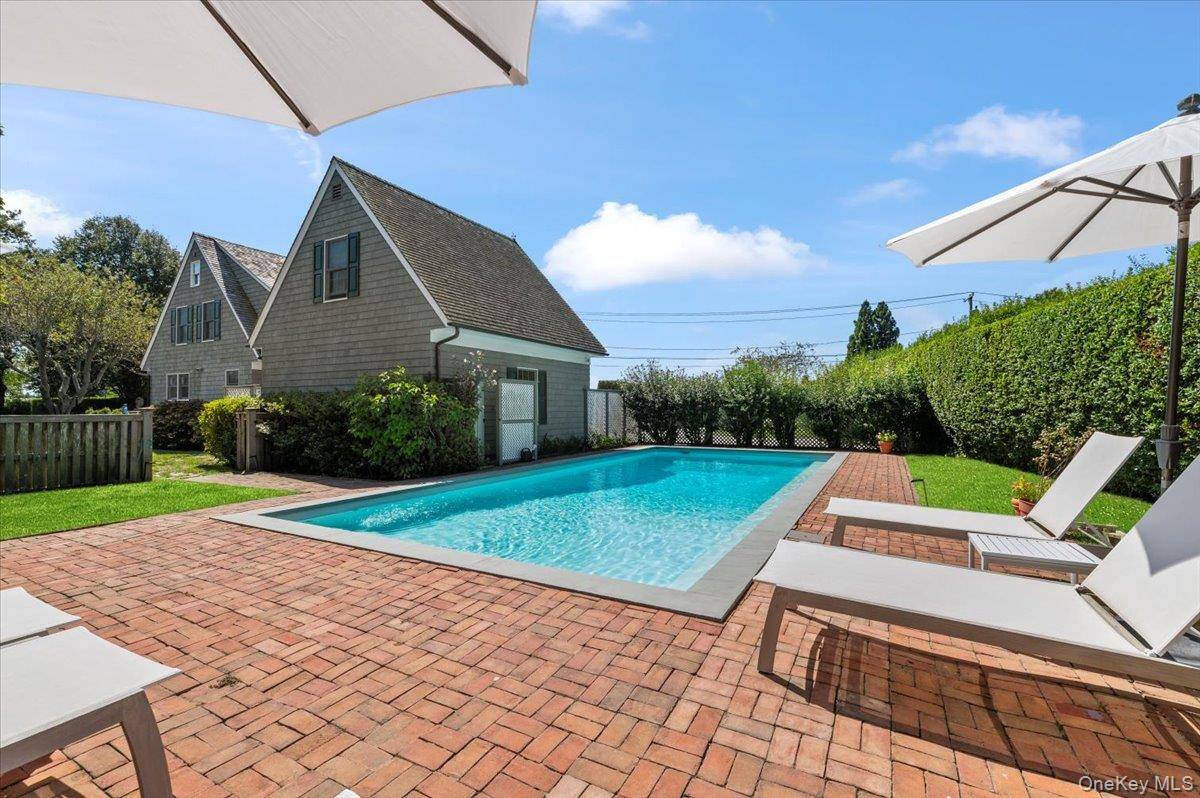 2 Strongs LN, Water Mill, NY 11976