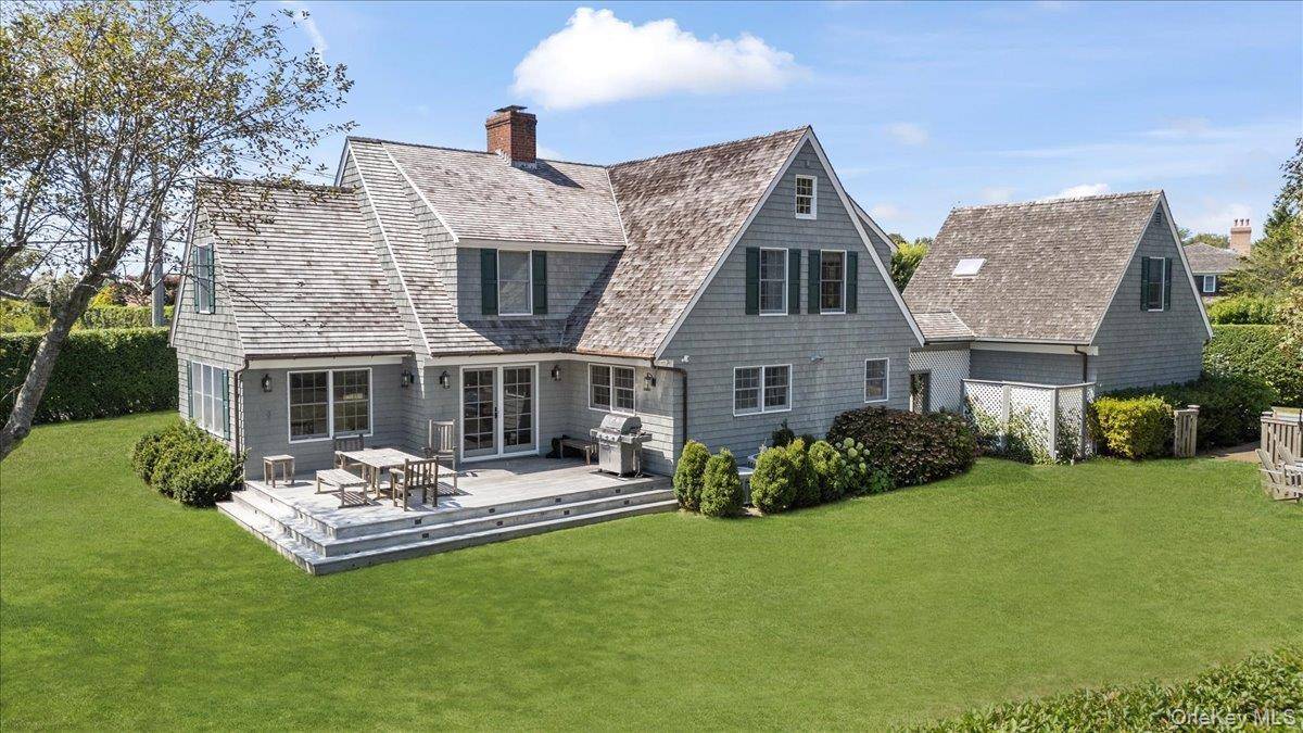2 Strongs LN, Water Mill, NY 11976
