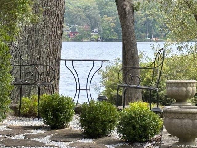 93 Cross Pond RD, Pound Ridge, NY 10576