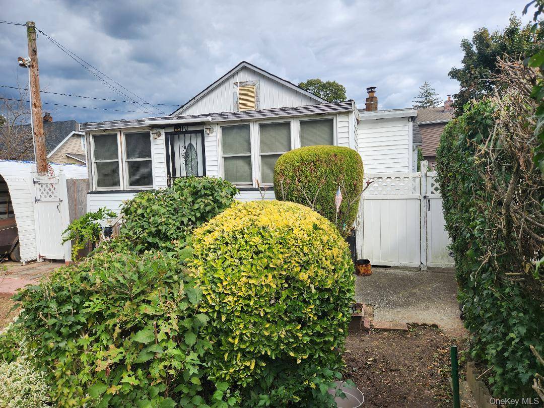 10 Sheridan PL, Roosevelt, NY 11575