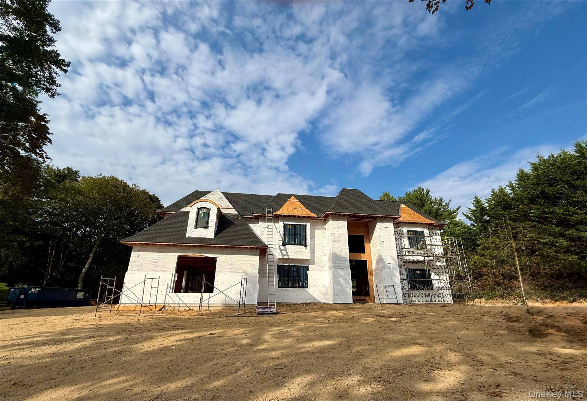 4 Highfield DR, Dix Hills, NY 11746