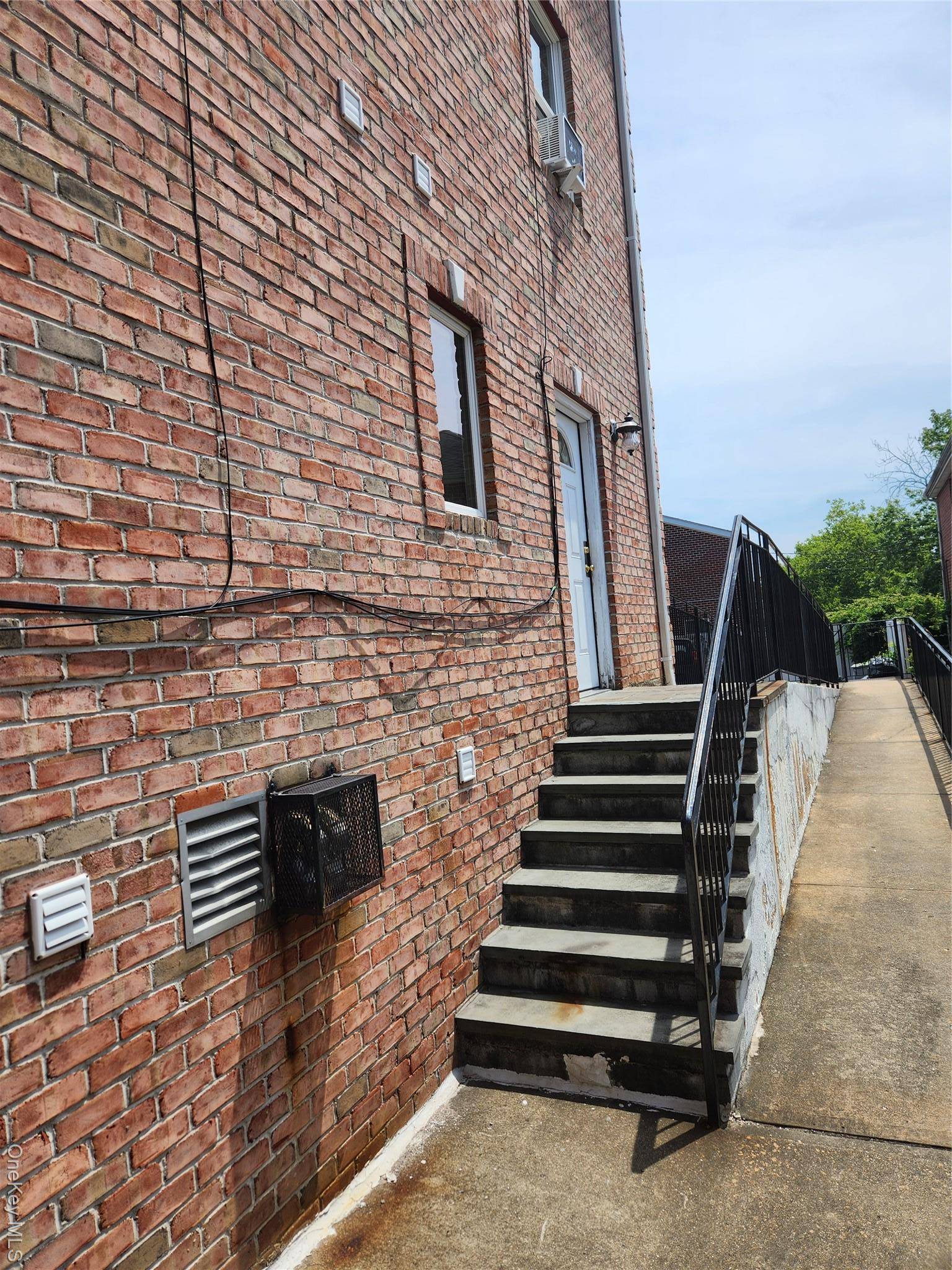 199-04 47 AVE, Flushing, NY 11358