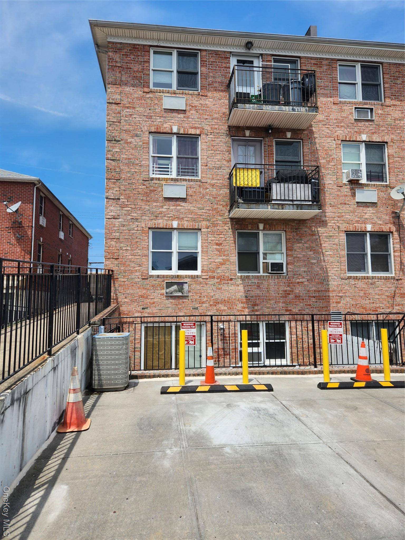 199-04 47 AVE, Flushing, NY 11358