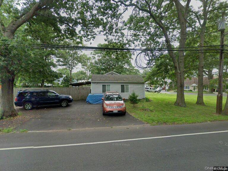 56 Dix Hills Rd, Huntington Station, NY 11743