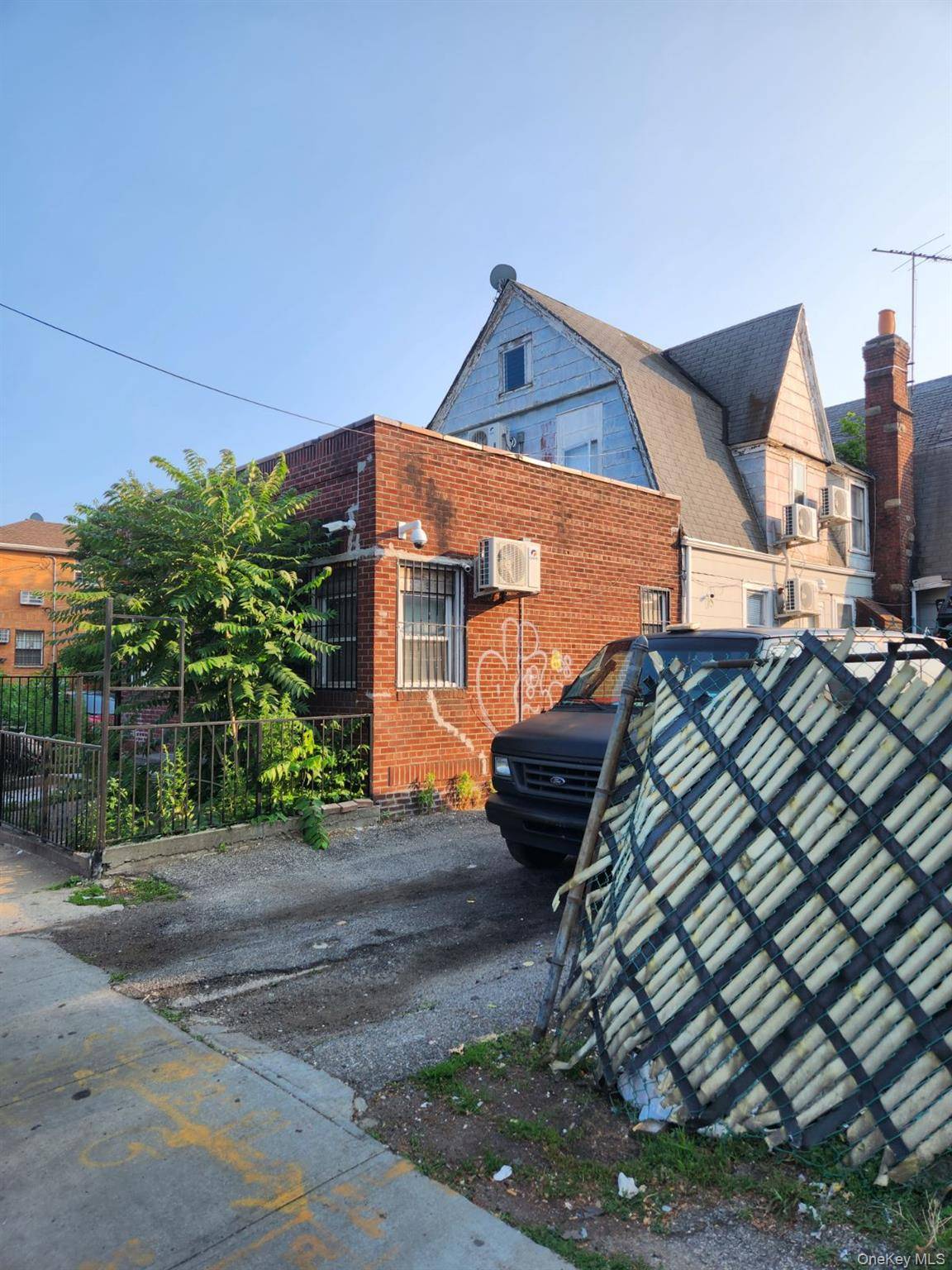 103-16 Van Wyck EXPY, Richmond Hill S., NY 11419