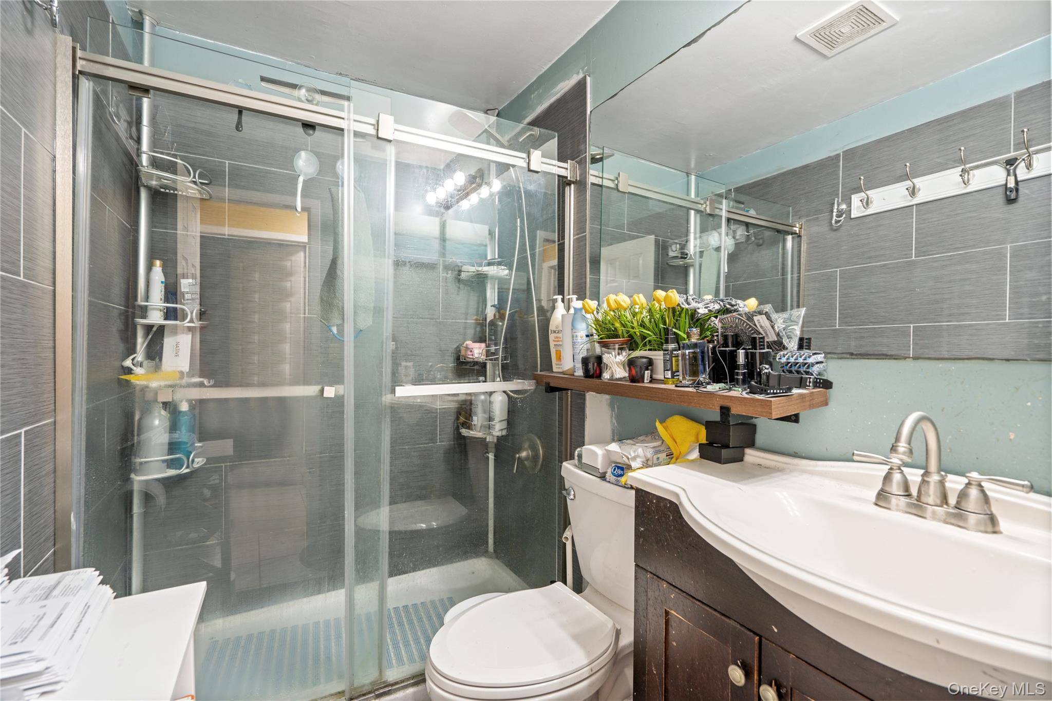 660 Rosevale AVE, Lake Ronkonkoma, NY 11779