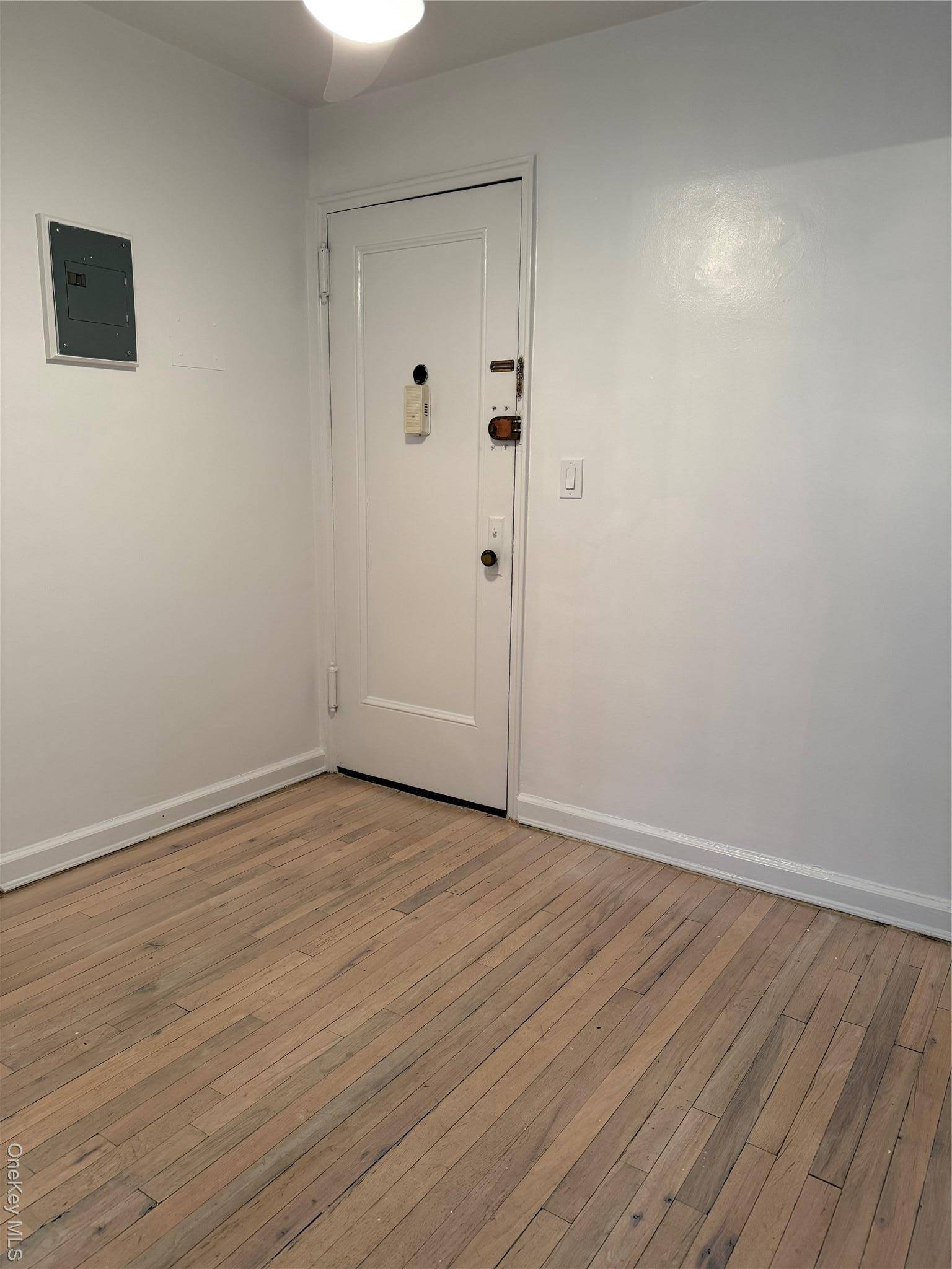 15 Canterbury RD #D13, Great Neck, NY 11021