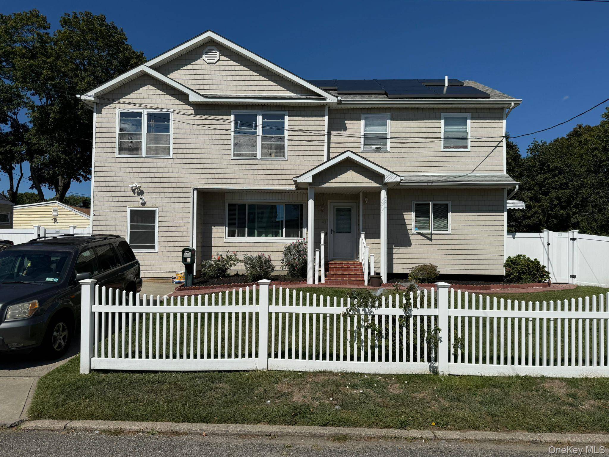 43 Franklin ST, Brentwood, NY 11717