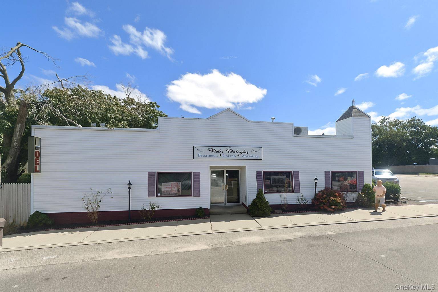 615-623 Montauk HWY, East Quogue, NY 11942