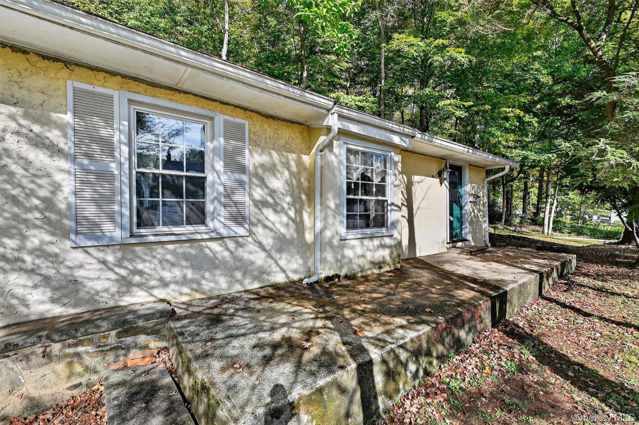 27 Richard ST, Sloatsburg, NY 10974