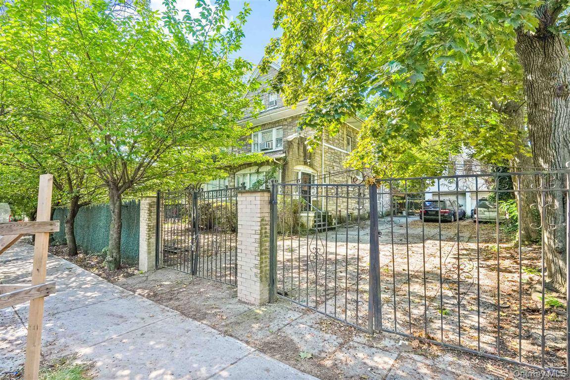 81-26 Austin ST, Kew Gardens, NY 11415