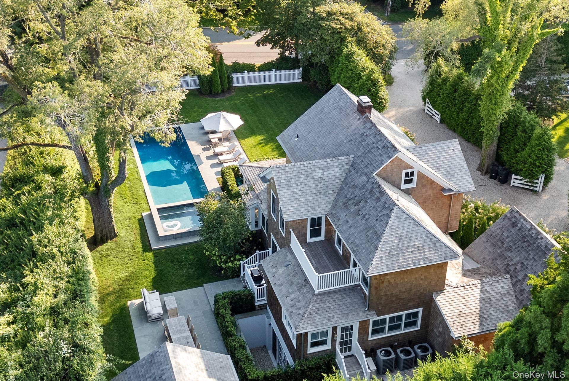 44 Buell LN, East Hampton, NY 11937