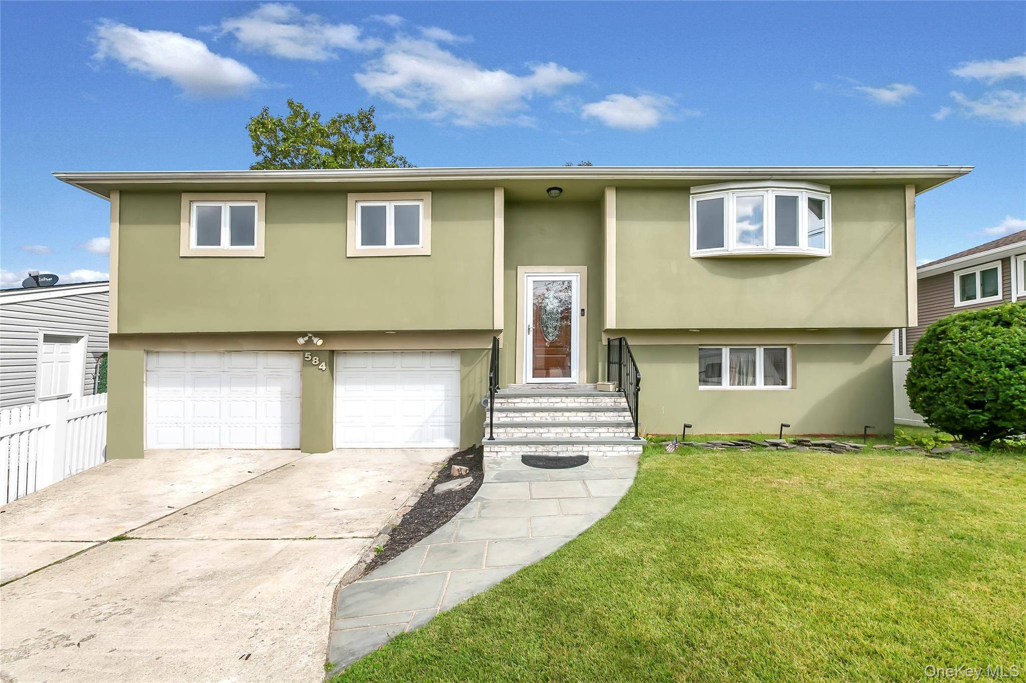 584 Yale ST, Oceanside, NY 11572