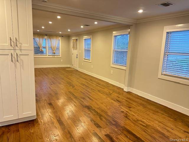 23 West DR, Port Washington, NY 11050