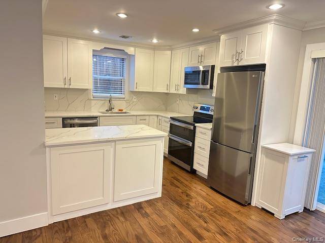 23 West DR, Port Washington, NY 11050