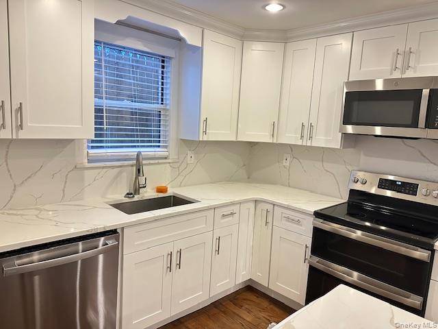 23 West DR, Port Washington, NY 11050