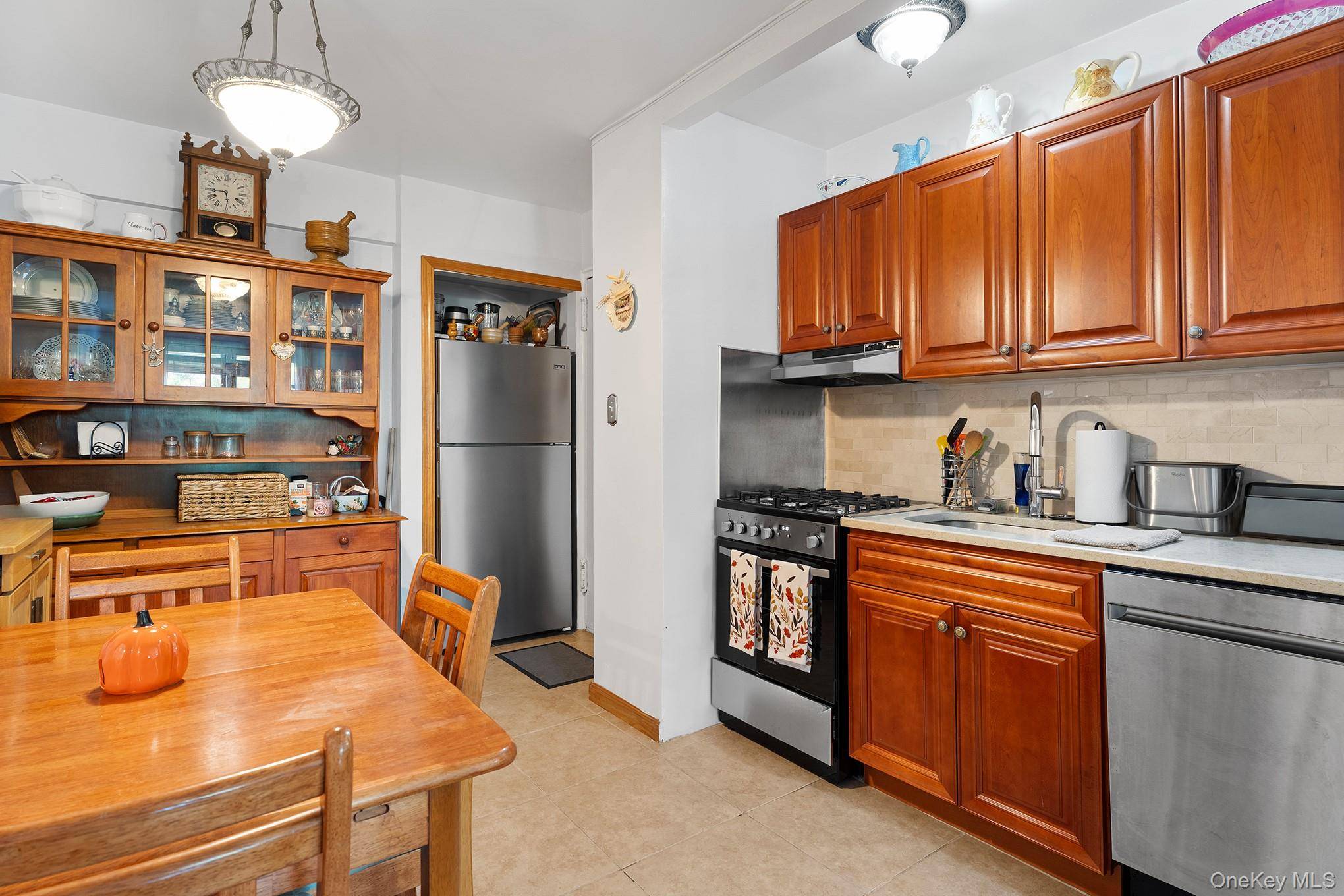 9040 Fort Hamilton Pkwy #3, Brooklyn, NY 11209
