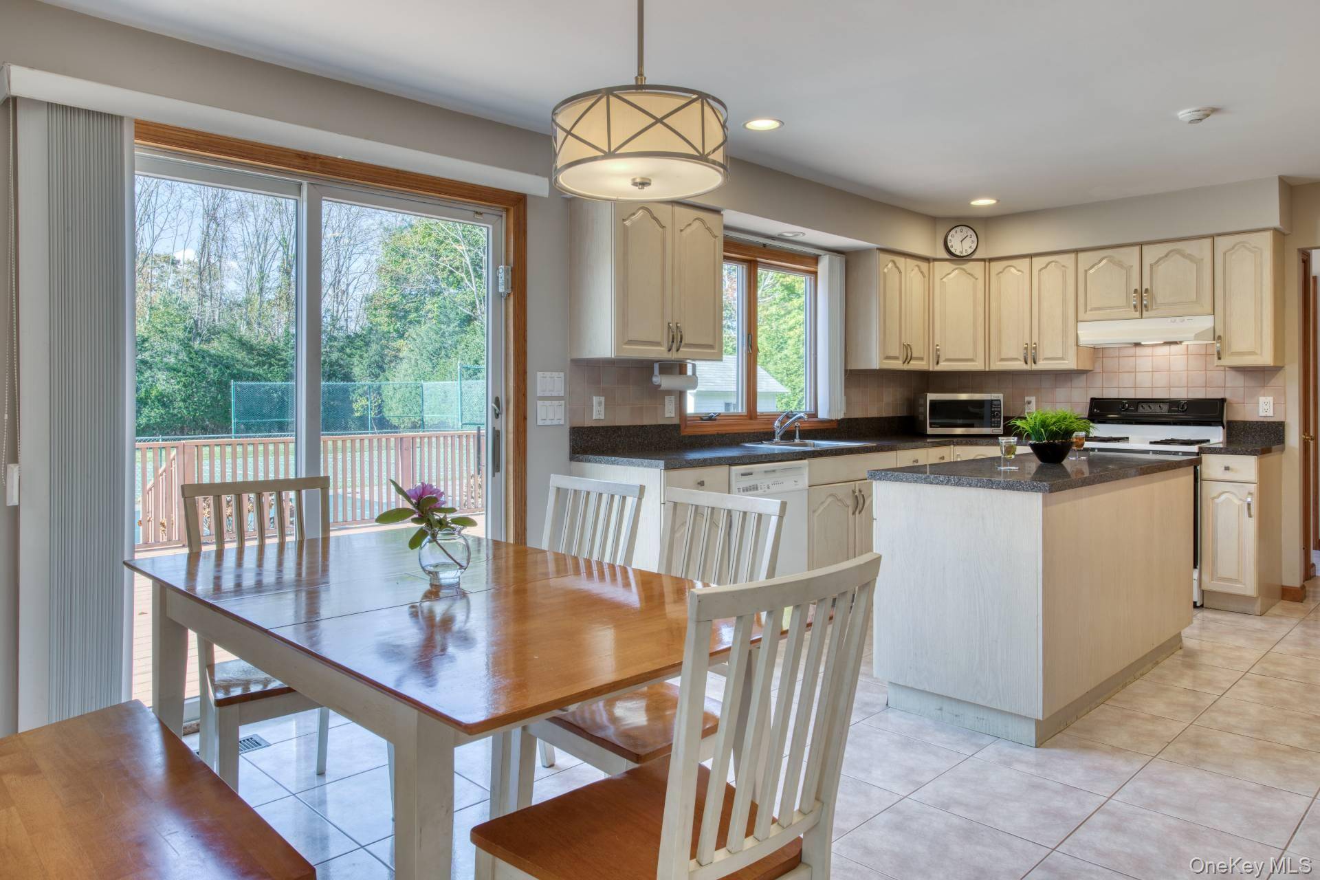 7 Sea Breeze AVE, Westhampton, NY 11977