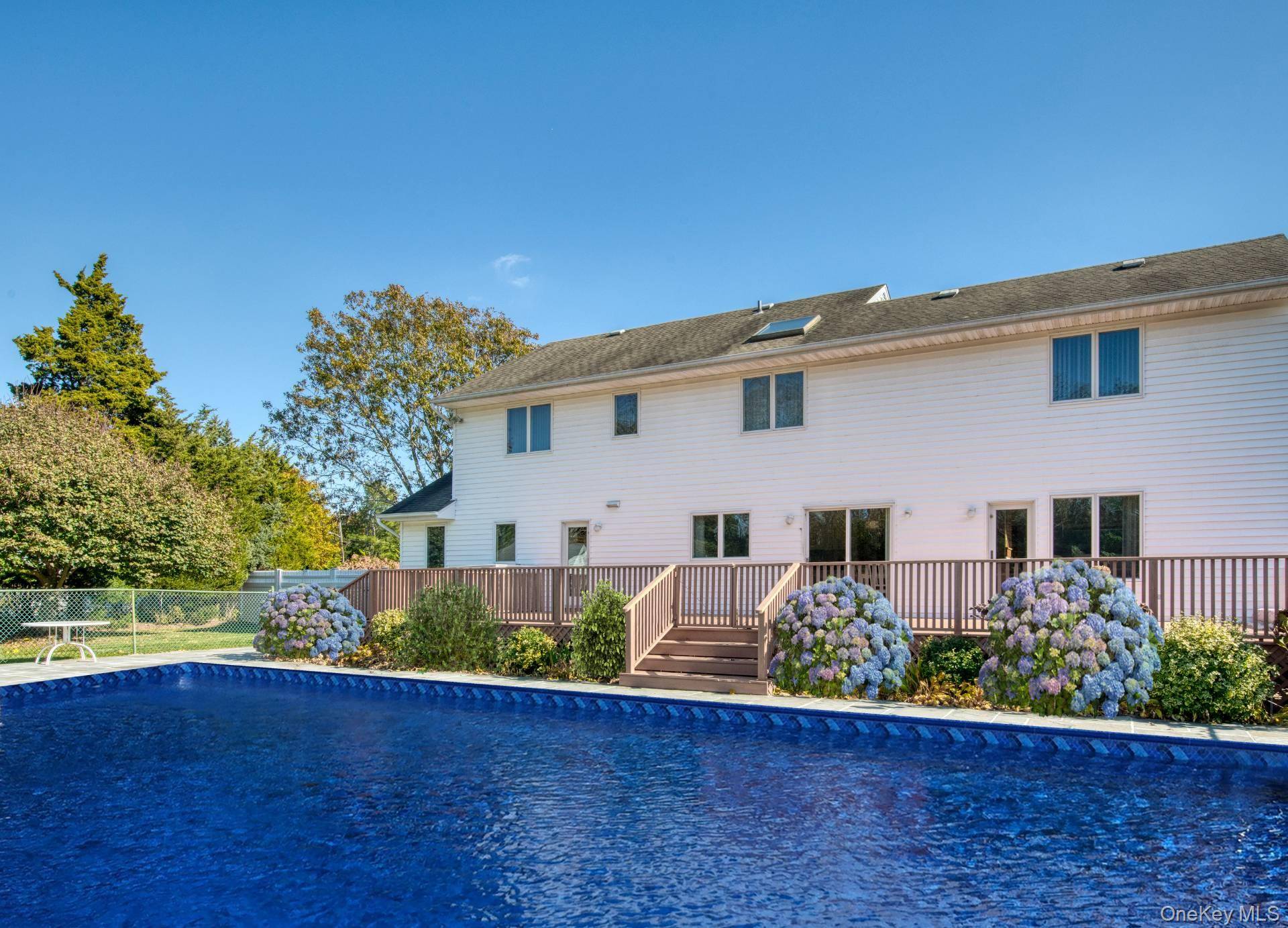 7 Sea Breeze AVE, Westhampton, NY 11977