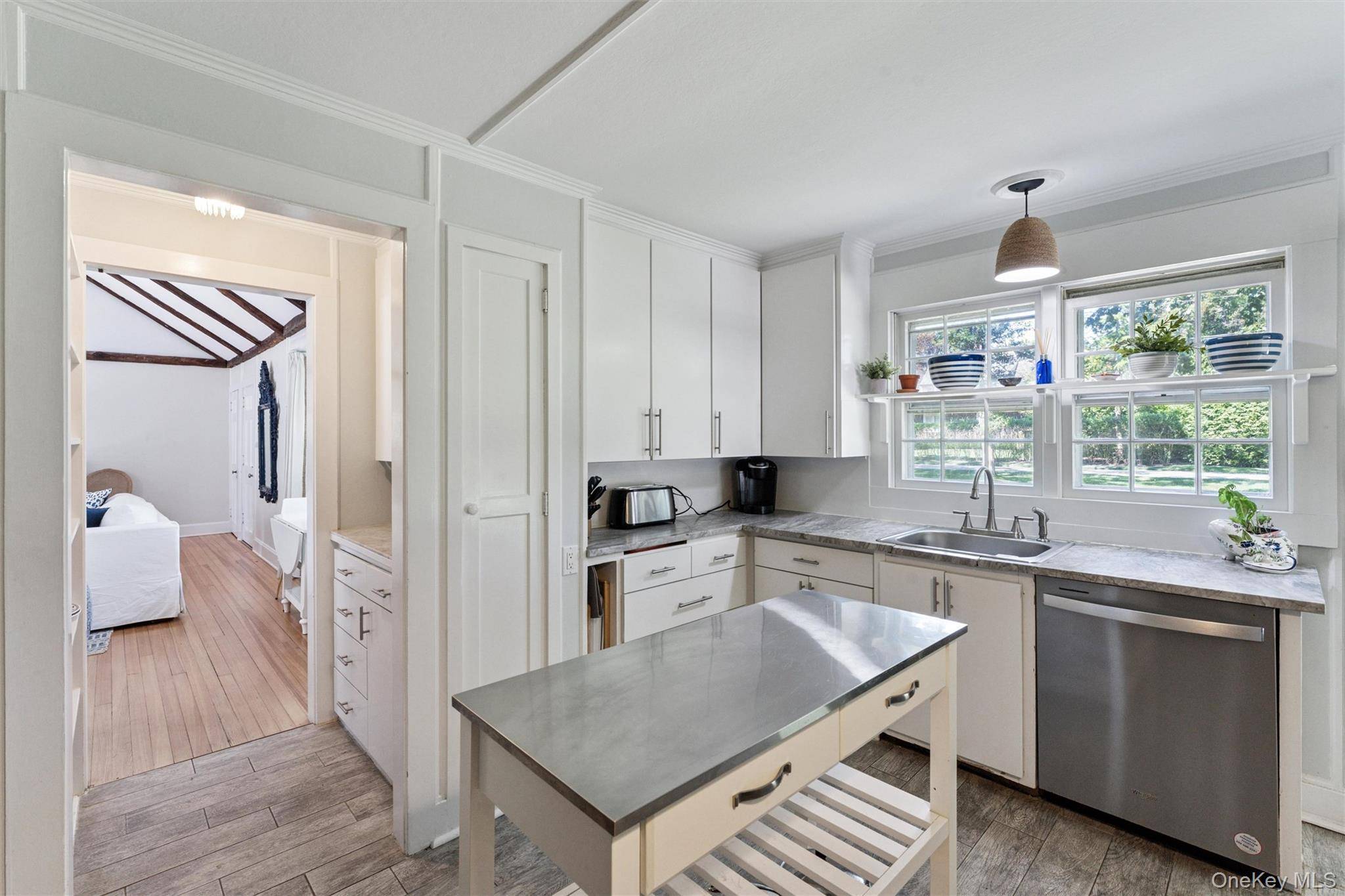 35 Sheppard ST, Quiogue, NY 11978