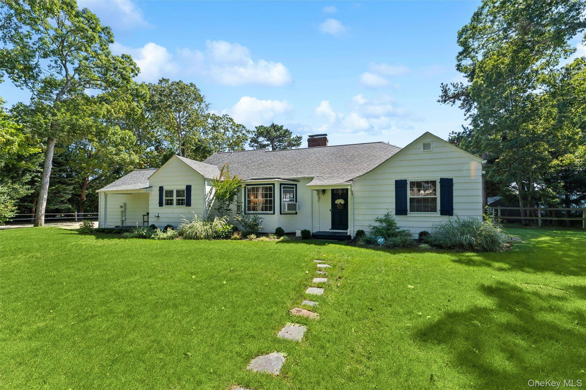 35 Sheppard ST, Quiogue, NY 11978