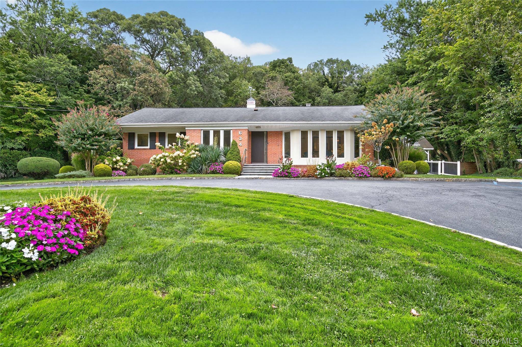 634 Park AVE, Huntington, NY 11743