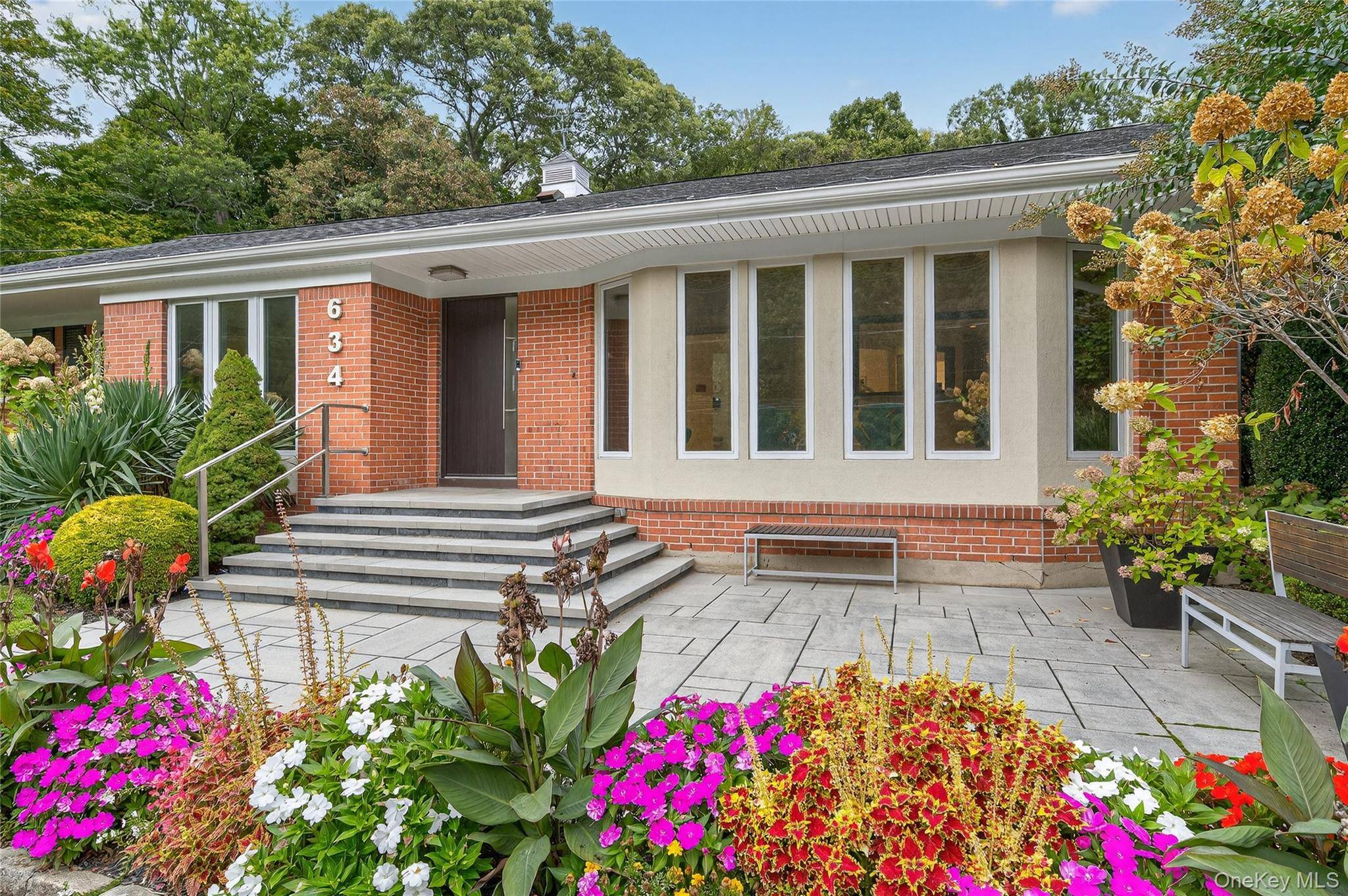 634 Park AVE, Huntington, NY 11743