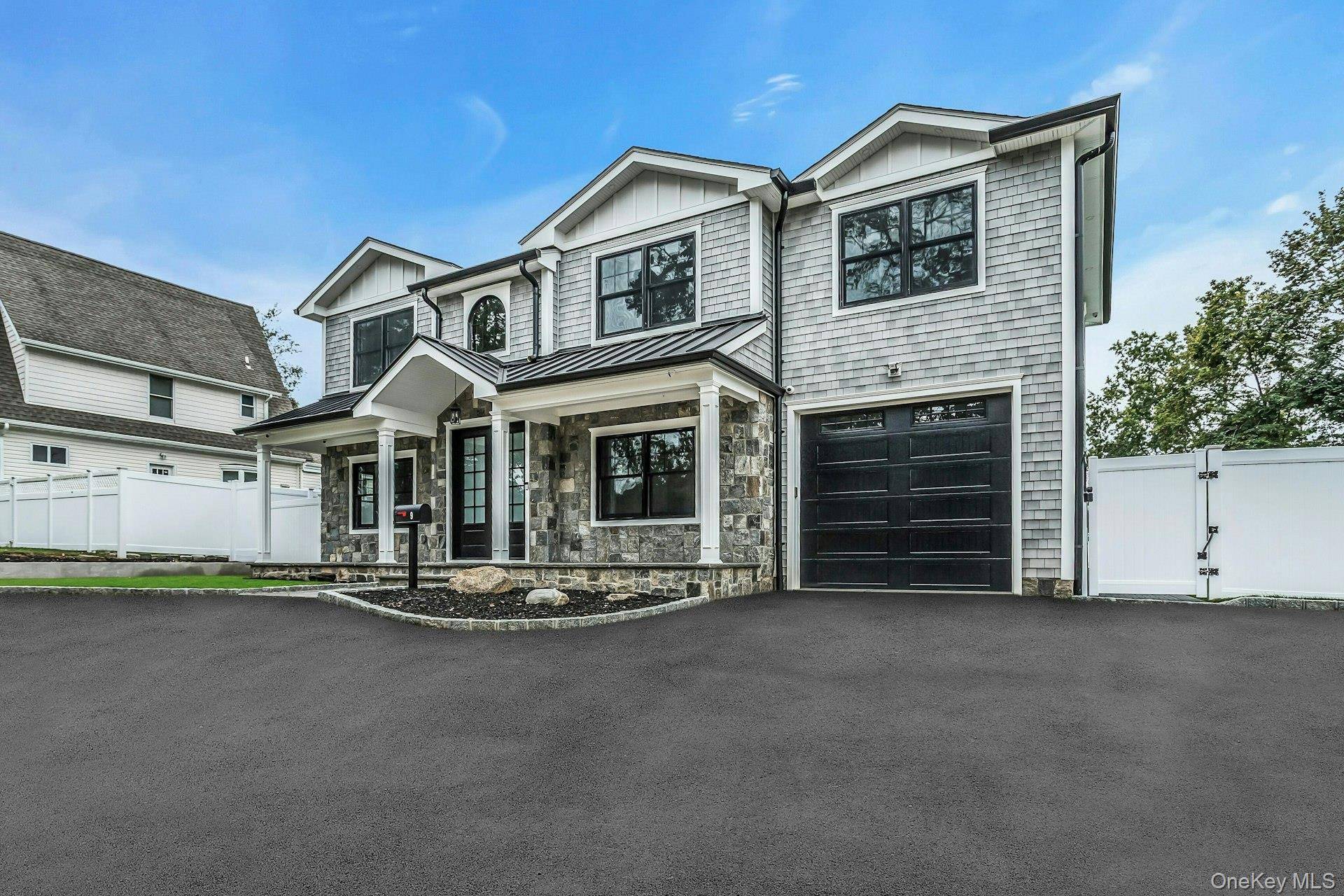 9 Hill DR, Glen Head, NY 11545