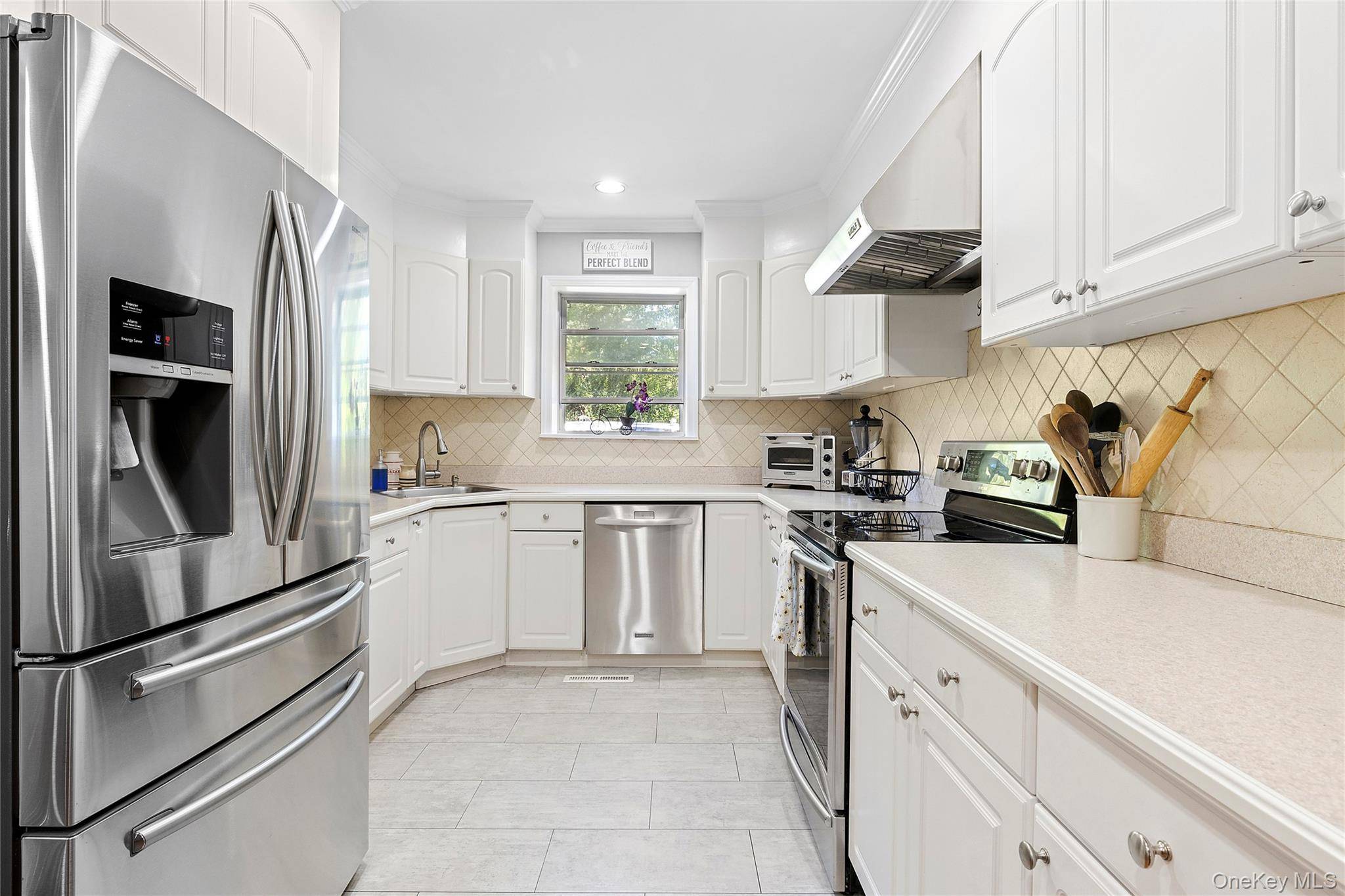 190A Wakeman RD, Hampton Bays, NY 11946
