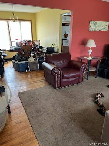 32 Nearwater AVE, Massapequa, NY 11758