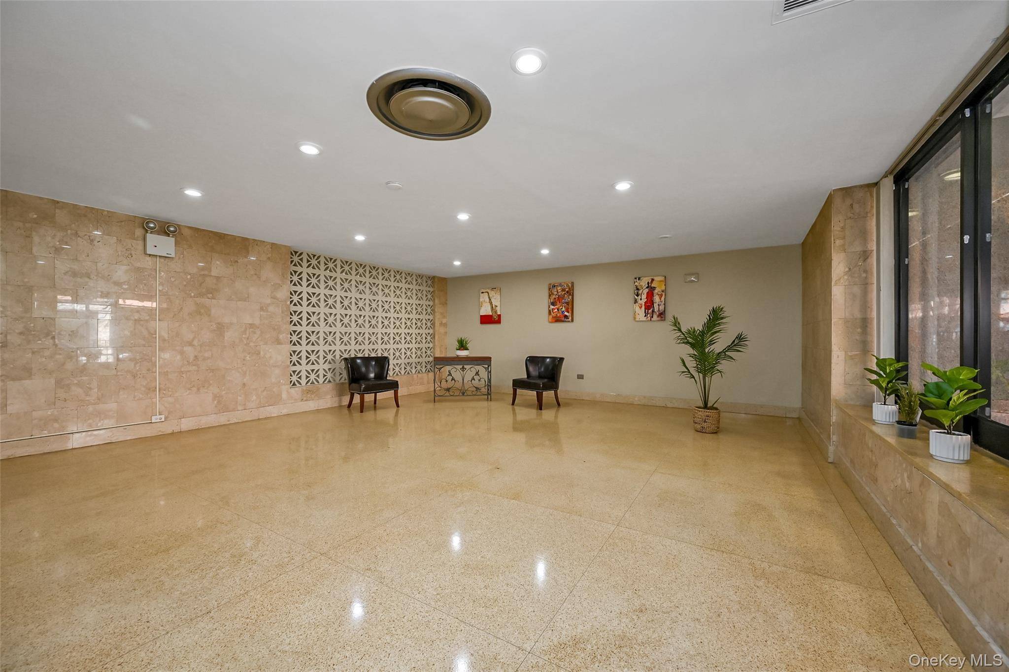 99-10 60Ave #1E, Corona, NY 11368