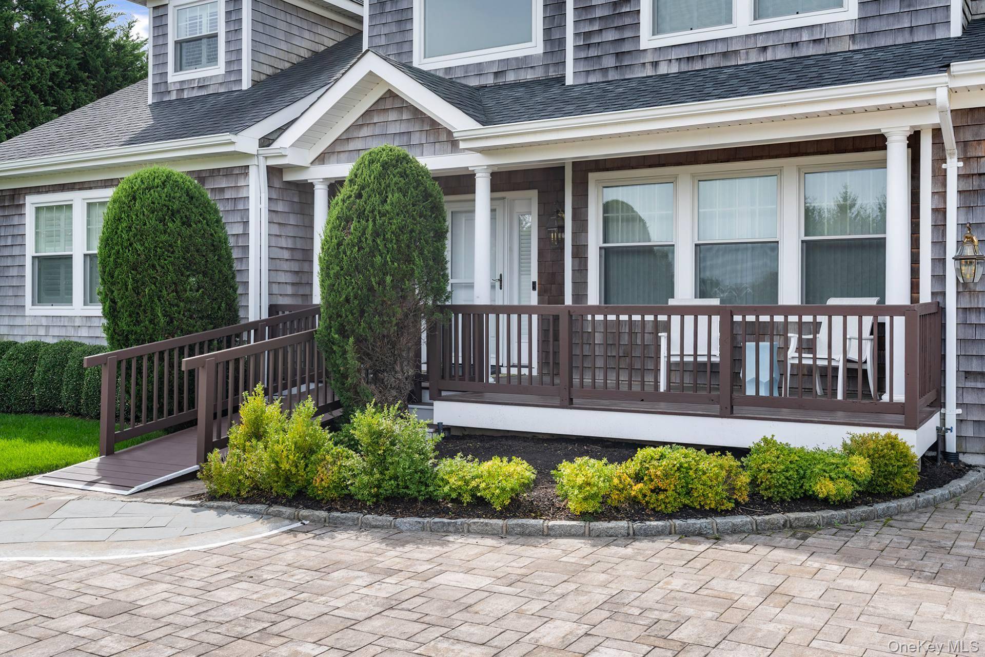 4 Spring LN, Southampton, NY 11968
