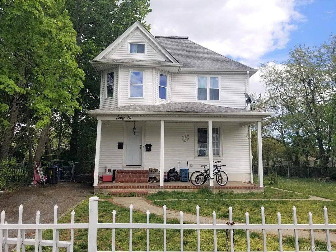 61 East AVE, Freeport, NY 11520