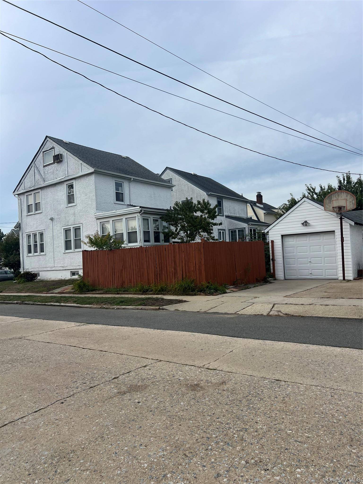 90 Pearsall AVE, Lynbrook, NY 11563