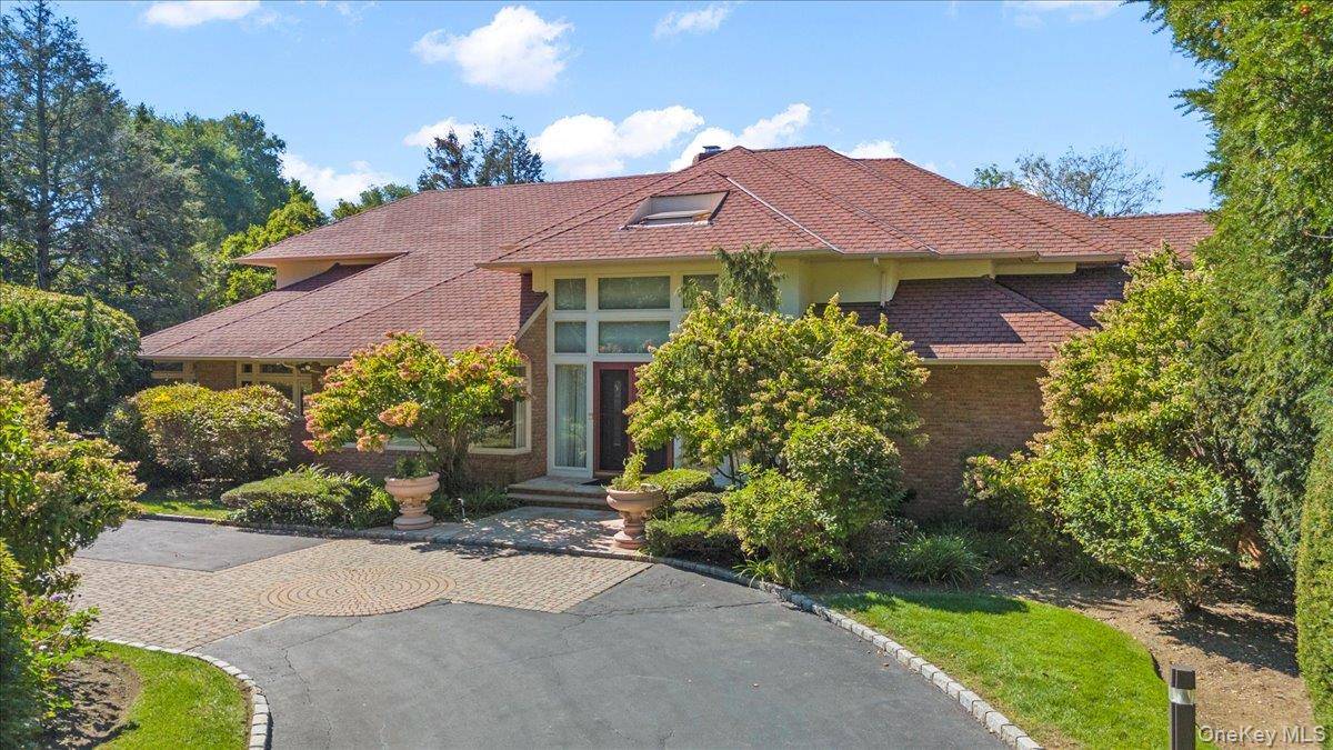 12 Ridge CT, Old Brookville, NY 11545
