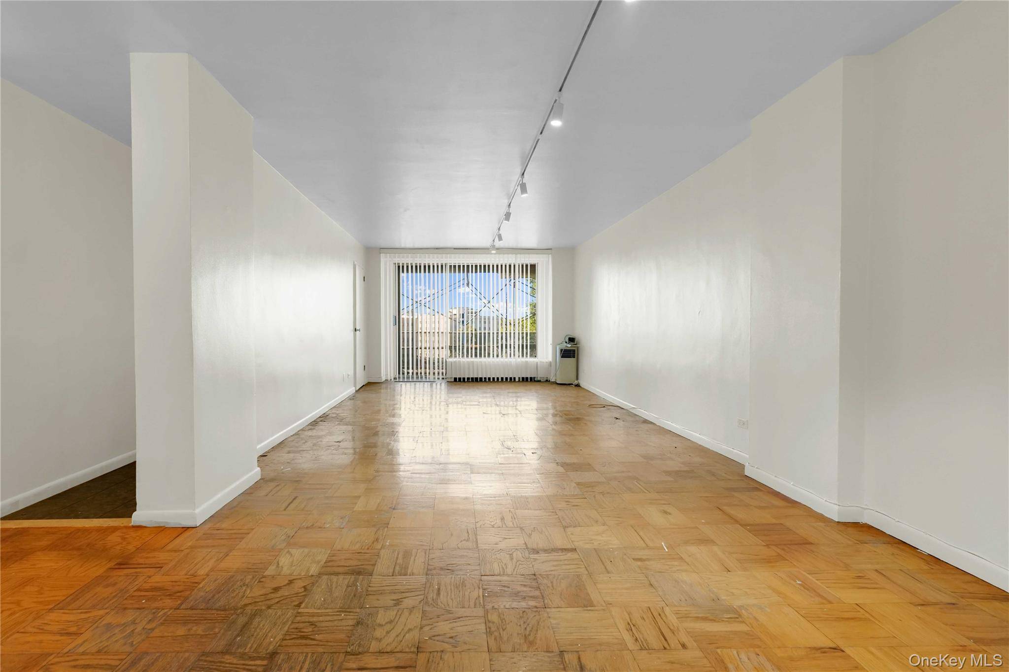6120 Grand Central Pkwy #B605, Forest Hills, NY 11375