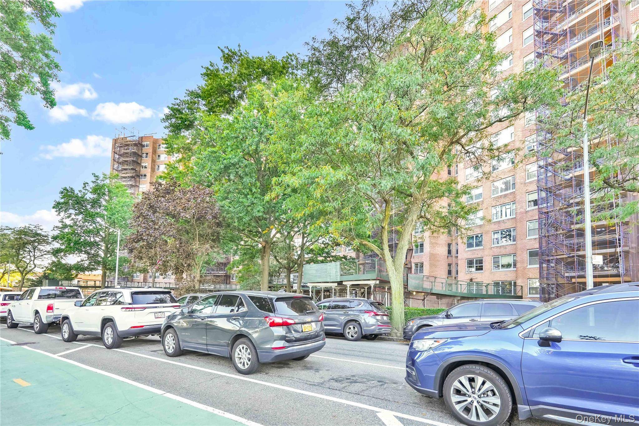 6120 Grand Central Pkwy #B605, Forest Hills, NY 11375