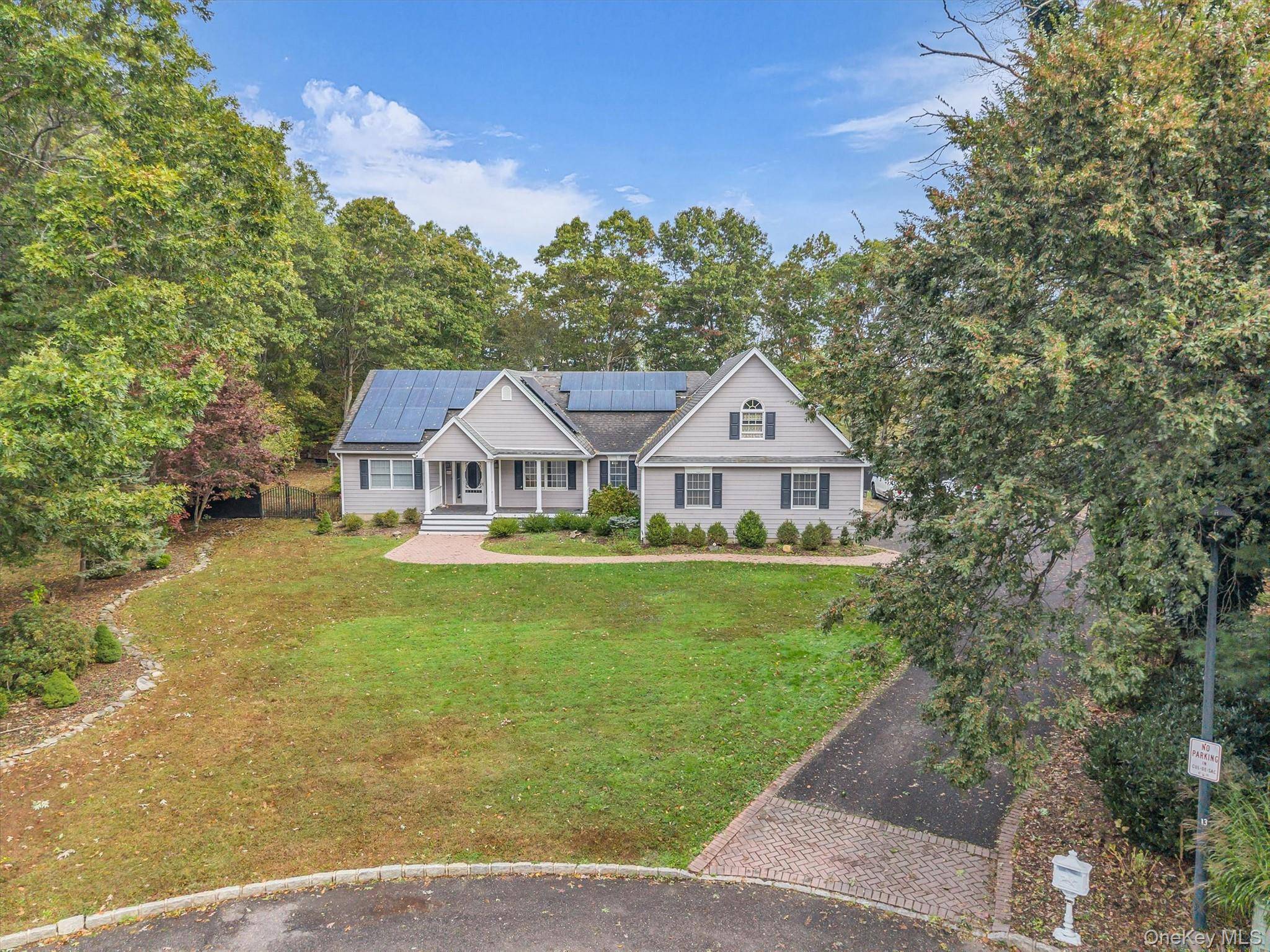 156 N Woods RD, Baiting Hollow, NY 11933