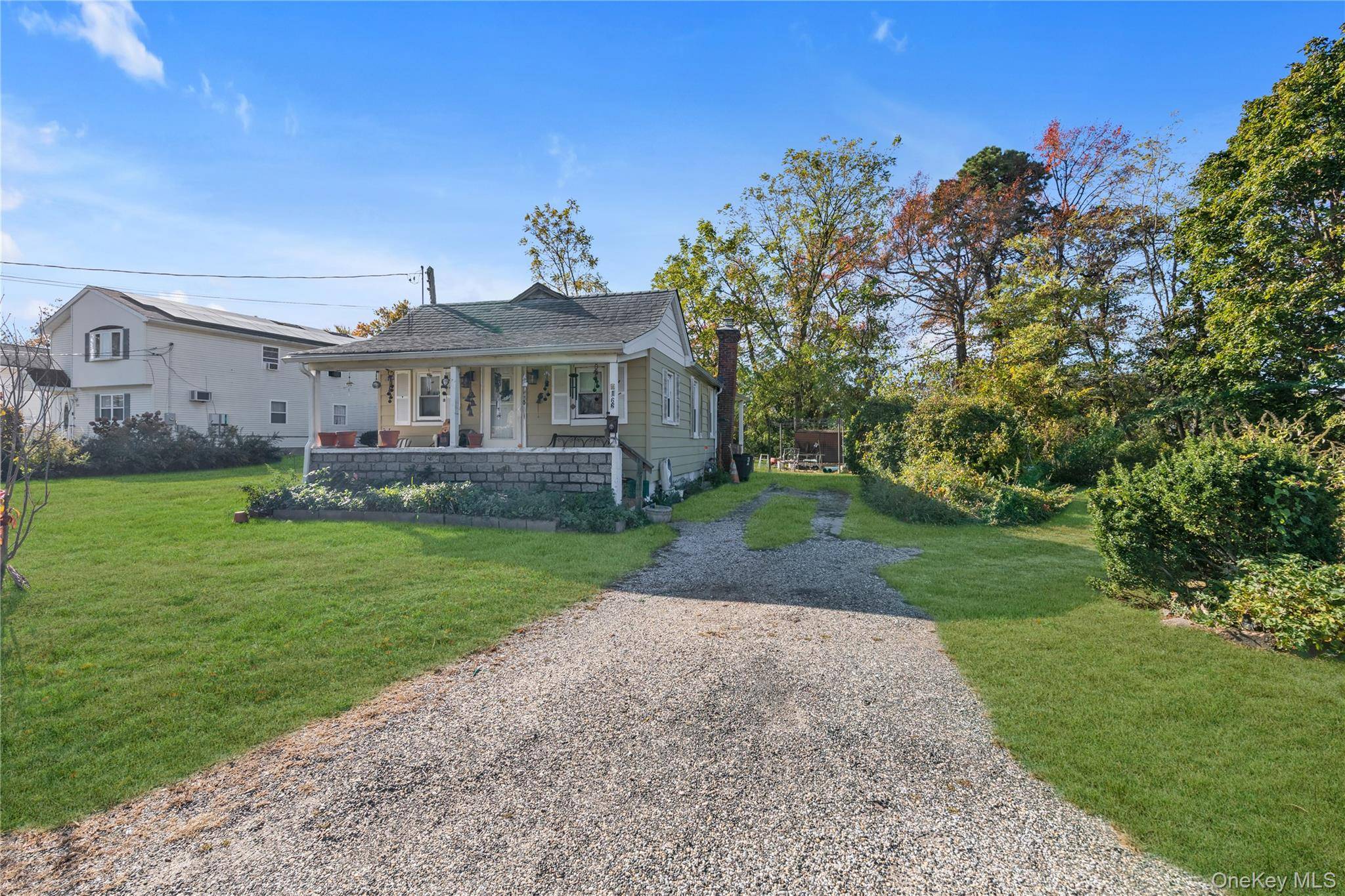 166 & 170 Woodrow Pkwy, West Babylon, NY 11704