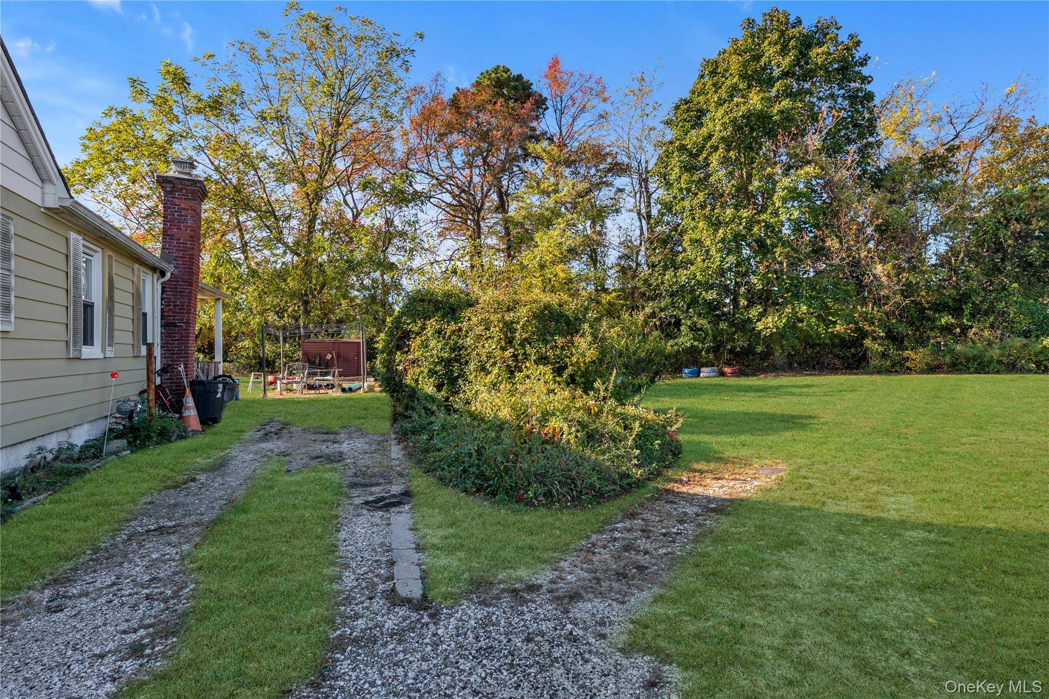 166 & 170 Woodrow Pkwy, West Babylon, NY 11704