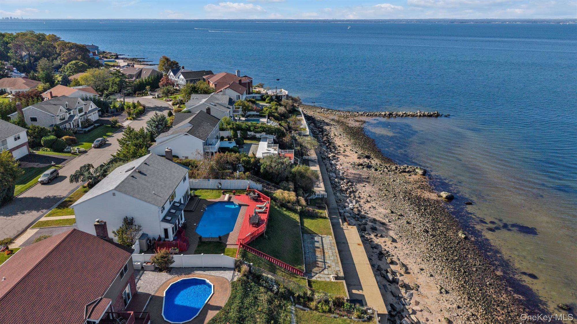 43 Oak Point DR, Bayville, NY 11709