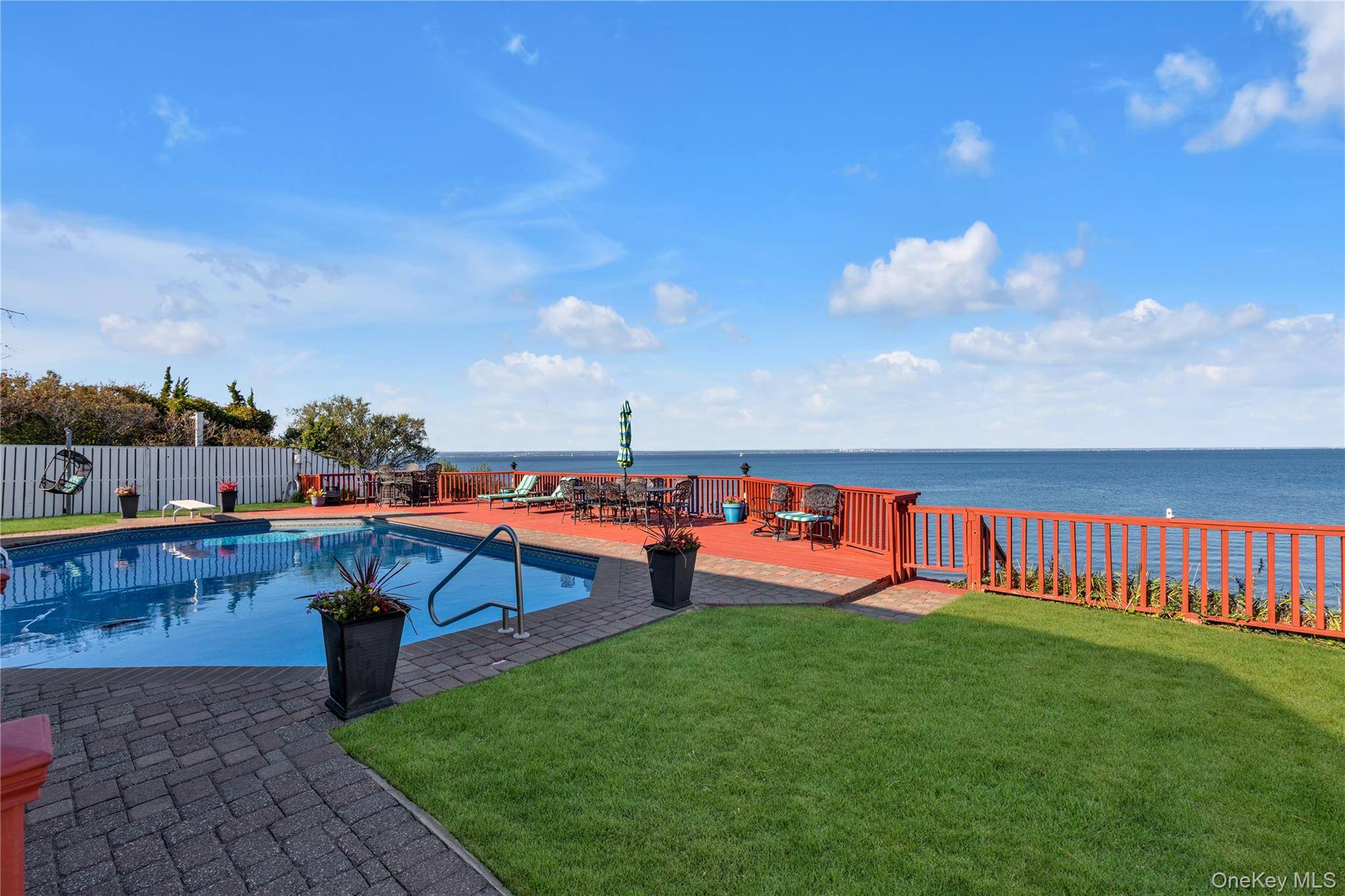 43 Oak Point DR, Bayville, NY 11709