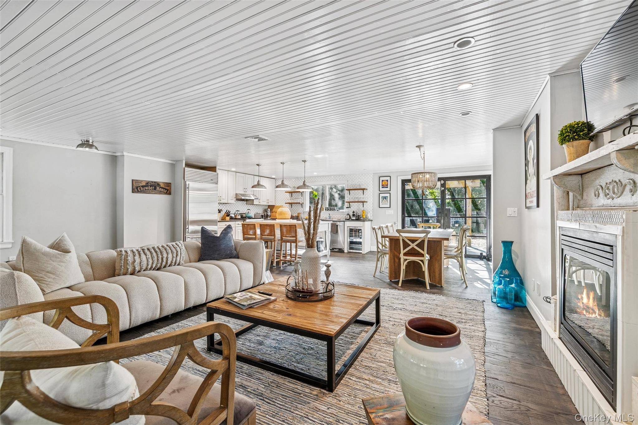 212 LUMBER LN, Bridgehampton, NY 11932